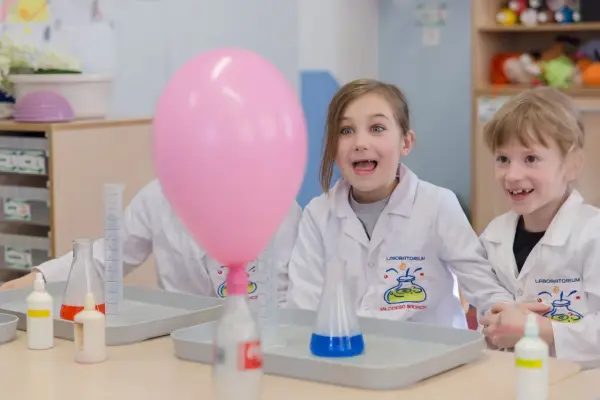 Eksperymenty chemiczne dla dzieci - 5 bezpiecznych pomysłów z kuchni
